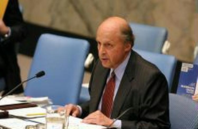 'Vi mener, at det er et godt udkast. Vi mener, at det tager højde for mange af de kommentarer, som delegationer er kommet med', siger John Negroponte. - Foto: AP 