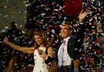 Schwarzenegger og hustruen Maria Shriver efter valgsejren. - Foto: AP 