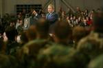 Bush mødte militærfolk og deres familier i New Hampshire. - Foto: AP 