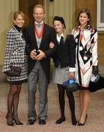 En stolt Sting med familie. - Foto: AP 