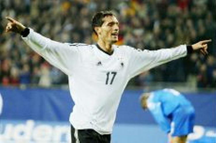 Kevin Kuranyi fejrer scoringen til 3-0. - Foto: AP 