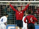 Tore Andre Flos sejrsmål mod Luxemburg var et 'rungende hallo fra Drillo-tiden', skriver den norske avis Aftenposten. - Foto: AP 
