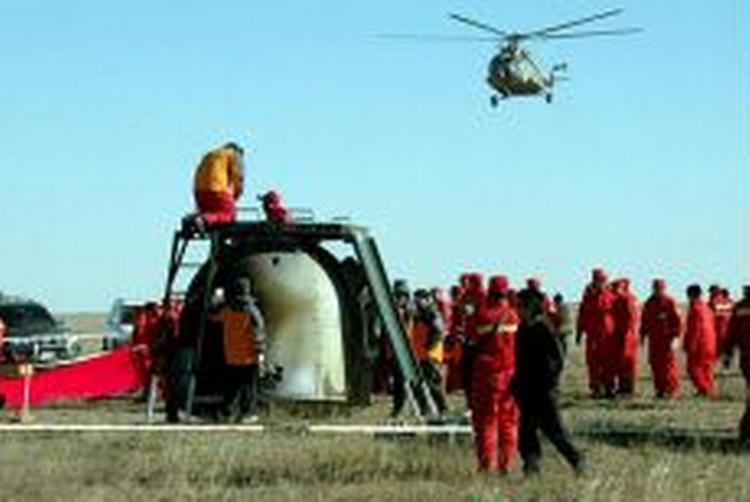 Landingen foregik i Mongoliet klokken 06.28, lokal tid (23.28 dansk tid). - Foto: AP 