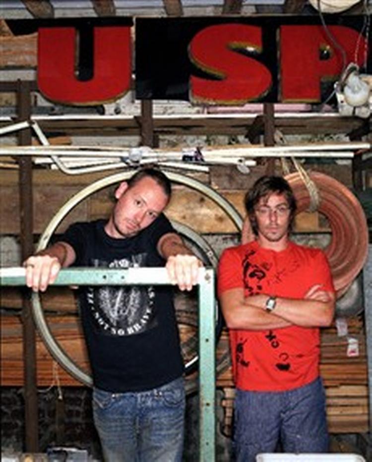 I en tid, hvor housemusikken synes at være faldet i unåde i mainstream, sidder Basement Jaxx stadig inde med en vital formel for genrens videre liv. - PR-foto. 