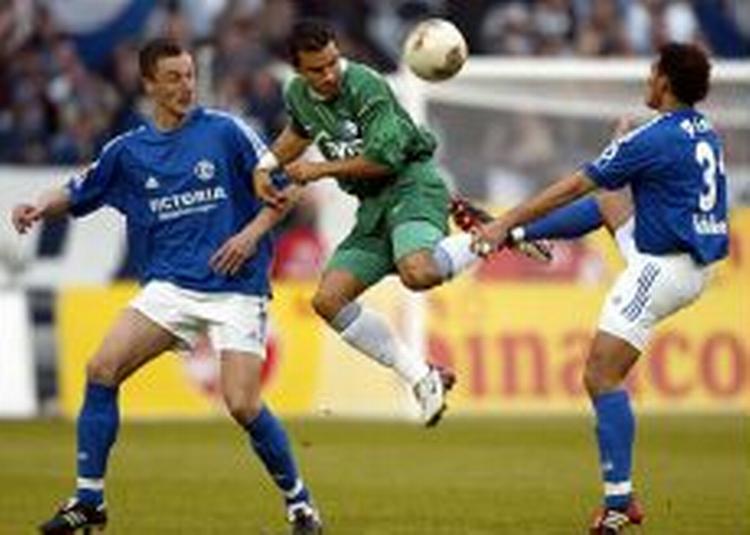 Sand og co. nærmer sig bunden efter hjemmenederlaget til Bochum. - Foto: AP 