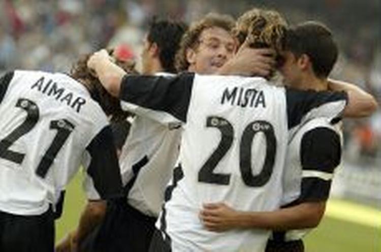 Valencia-angriberen Mista scorede to gange, da topholdet gjorde kål på Espanyol. - Foto: AP 