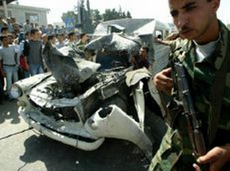 Under dagens andet israelske angreb i Gaza blev to Hamasmedlemmer dræbt, da denne bil blev ramt af et missil. - Foto: AP 