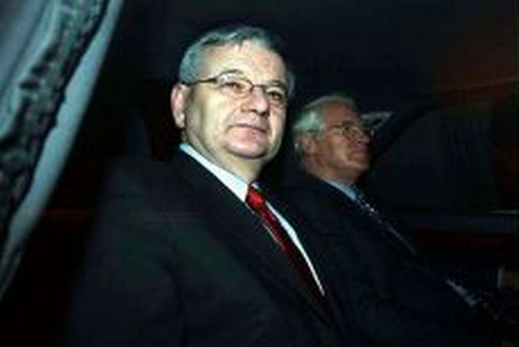 Tyske Joschka Fischer var den første af de tre europæiske ministre, der ankom til Teheran i morges. - Foto: AP 