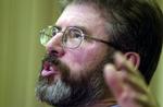 »Sinn Fein modsætter sig enhver form for vold med politisk formål. Vi ønsker alle våben ud af det nordirske samfund«, siger Sinn Feins leder Gerry Adams. - Foto: AP 