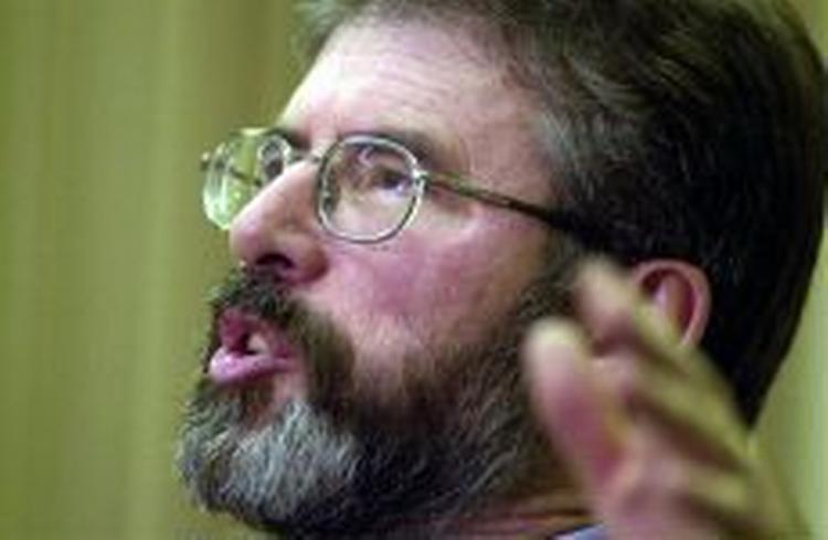 »Sinn Fein modsætter sig enhver form for vold med politisk formål. Vi ønsker alle våben ud af det nordirske samfund«, siger Sinn Feins leder Gerry Adams. - Foto: AP 
