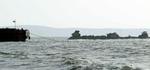 En ukrainsk pram forsøger her at opretholde den ukrainske grænse ud for øen Tusla. - Foto: AP 