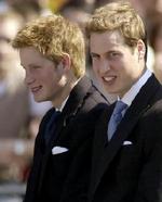 Prinsesse Dianas sønner Harry (t.v.) og William er vrede over, at deres mors butler har skrevet en bog om hendes privatliv. - Foto: AP 
