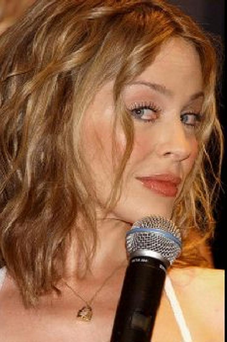 Lige til at spise - Kylie i chokolade. Foto: AP 