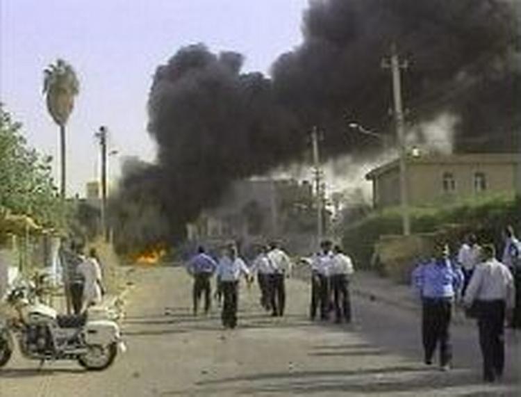 Eksplosionen i Bagdad mandag morgen. Foto: AP 