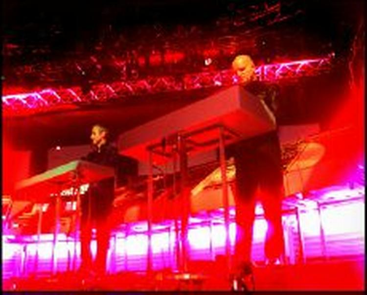 Kraftwerk giver den gas under Roskilde Festivalen i 1998. - Arkivfoto: Joachim Ladefoged 