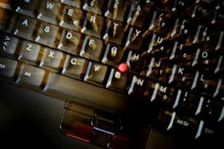Ifølge videnskabsminister Sander (V) har kun enkelte kommuner som Aalborg og Juelsminde fået besparelser ud af at putte penge i nye hjemmesider, programmer og computere. - Foto: Jakob Carlsen 