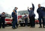 Californiske brandmænd før endnu en dag med slukningsarbejde. - Foto: AP 