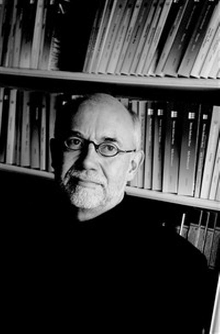 Klaus P. Mortensen har redigeret den 18 bind store udgave af H.C. Andersens værker. - Foto: Pelle Rink 