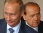 Italiens premierminister Silvio Berlusconi, til højre, vil til enhver tid støtte Ruslands præsident Vladimir Putins, til venstre, håndtering af den blodige blodige konflikt i Tjetjenien. EU undsiger nu Berlusconi. - Foto: AP 