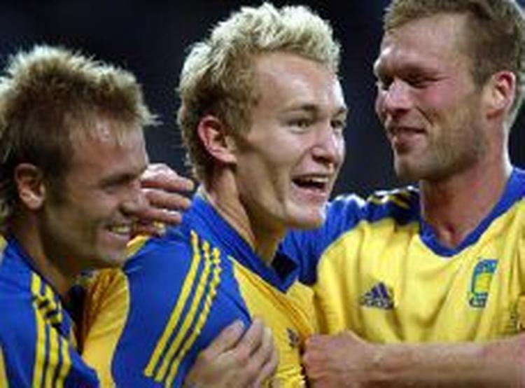 Brøndby vil gerne holde på Thomas Kahlenberg, i midten, men midtbanespilleren er til salg, hvis det rigtige tilbud kommer. - Foto: Lars Poulsen 