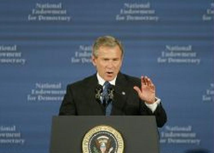 Det klinger hult, når USA's præsident George W. Bush taler for demokrati i Mellemøsten, mener kritikere. - Foto: AP 