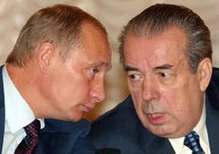 Putin ved siden af Volskij (th), som er chef for en af store arbejdsgiverforeninger i Rusland. - Foto: AP 