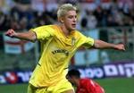 Alan Smith missede landskampen mod Danmark på grund af flaskesagen. - Foto: AP 