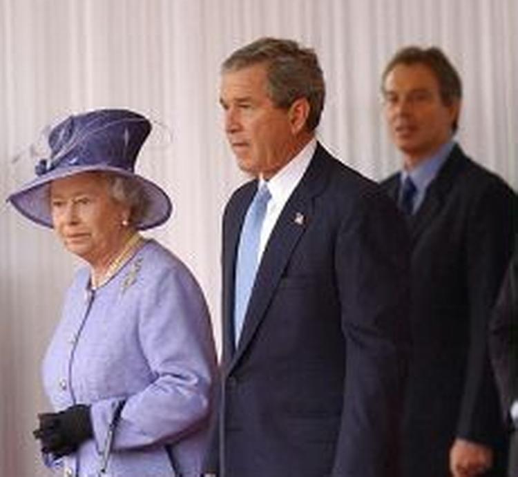 Den britiske journalist Ryan Perry hævder, at han uden problemer kunne have dræbt både George Bush og den britiske dronning. - Foto: AP 