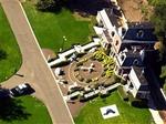 Michael Jacksons eventyrhjem, The Neverland Ranch, blev tirsdag ransaget af politiet, efter nye anklager om sexmisbrug af mindreårige.   Mike Eliason 