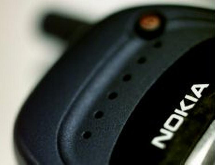 Et Nokia-batteri, der viste sig af være falsk, brød i brand, da Elektricitetsrådet testede det. - Foto: Thomas Borberg. 