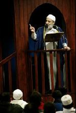 I sin fredagsbøn kommenterede imam Ahmed Abu Laban ikke de aktuelle terrorangreb i Tyrkiet. - Foto: Peter Hove Olesen 