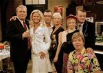 Sidste afsnit af  Langt fra Las Vegas  ruller over tv-skærmen. Casper Christensen (nr. 3 fra venstre) og Frank Hvam (yderst til højre) er dog i gang med en efterfølger, der får premiere i slutningen af 2004 på TV 2 Zulu. 