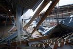 Sådan så Siemens Arena ud efter sammenstyrtningen 3. januar. Nu bygges den op for 30 mio. kr.   Foto: Henrik Schütt 