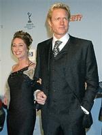 "Nikolaj og Julie" - spillet af Peter Mygind og Sofie Gråbøl - vandt den eftertragtede pris i skarp konkurrence med en australsk, en spansk og en britisk serie. - Foto: AP 