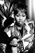 Missy Elliott er en aparte størrelse - en rapper, der trods sin status som hiphoppens dronning aldrig fremhæver sig selv uden lidt selvironi. - PR-foto: Warner 