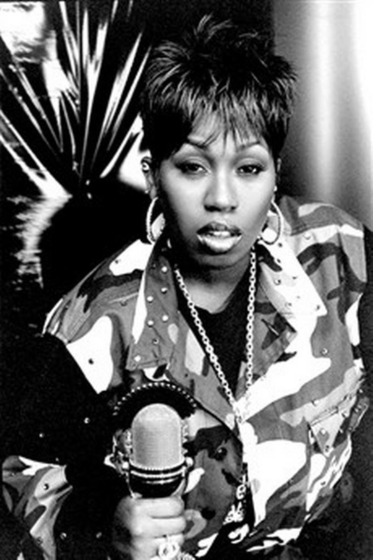 Missy Elliott er en aparte størrelse - en rapper, der trods sin status som hiphoppens dronning aldrig fremhæver sig selv uden lidt selvironi. - PR-foto: Warner 