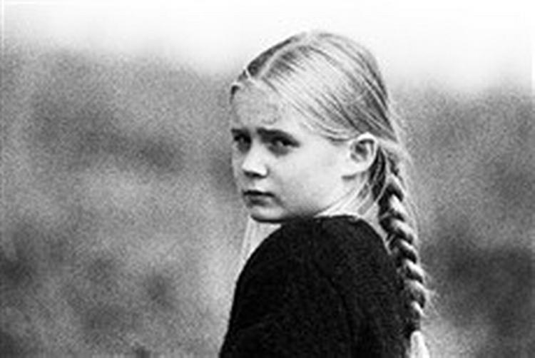 Den niårige Elina nægter at bøje sig for voksenverdenens krav om underkastelse. - Foto: Paradis Film. 
