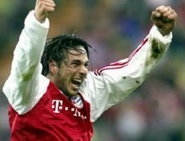 Peruvianeren Claudio Pizarro var med to scoringer en af de eneste Bayern-spillere, der kunne gå fra banen med oprejst panden efter hjemmekampen mod Köln. - Foto: AP 