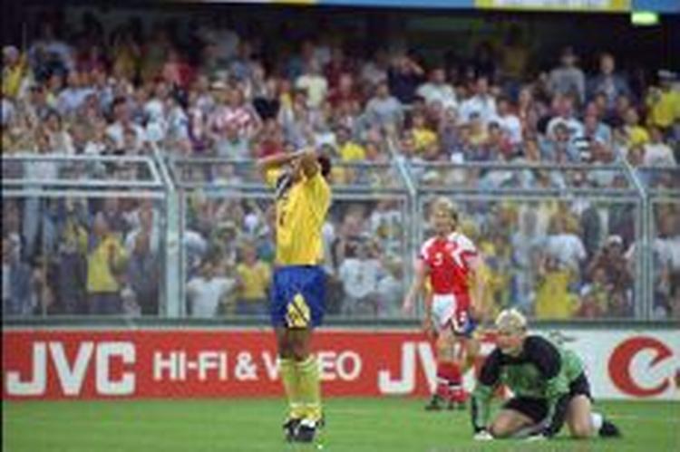 EM 1992 i Sverige begyndte knap så godt for Danmark med et 1-0 nederlag til værtsnationen. - Foto: Kim Agersten 
