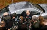 Kurt Thorsen blev før retsmødet truet med at blive skudt, hvis han vidnede. Han optrådte synligt psykisk presset og bange, da han under politibeskyttelse blev ført til retten.   Foto: Rasmus Baaner 