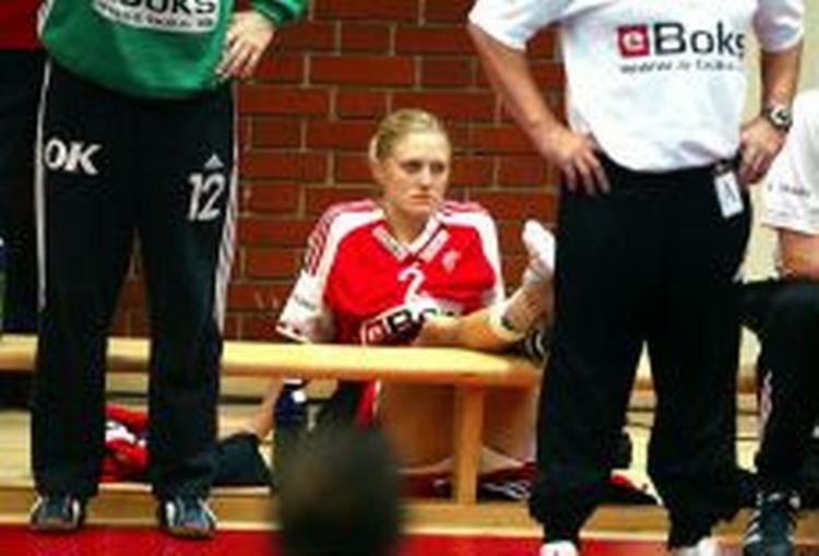 Rikke Skov blev skadet under lørdagens kamp. - Foto: Lars Poulsen 
