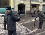 Russisk politi har afspærret området omkring National Hotel tæt ved Den Røde Plads. - Foto: AP 