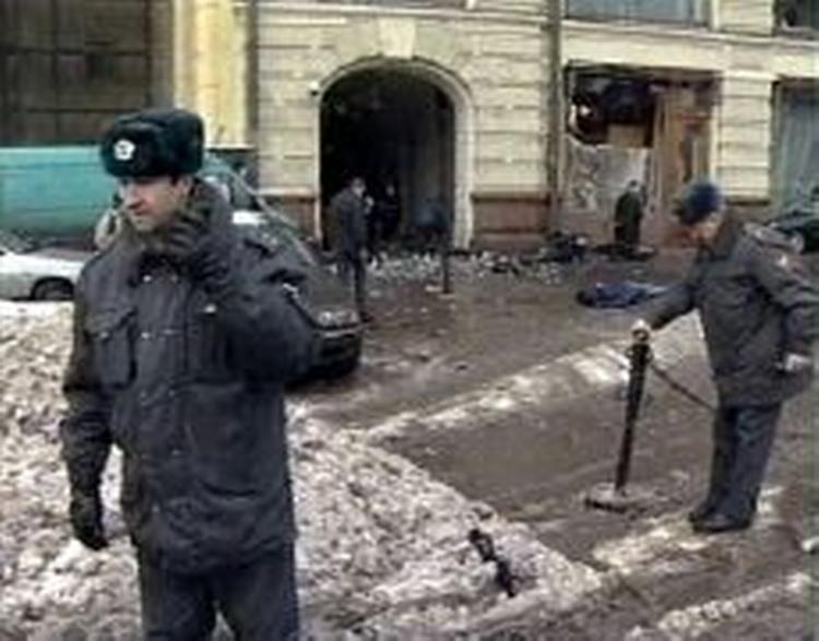 Russisk politi har afspærret området omkring National Hotel tæt ved Den Røde Plads. - Foto: AP 