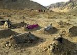 De ni børn, som blev dræbt i Ghazni-provinsen i weekenden blev efter muslimsk tradition begravet med det samme. - Foto: AP 