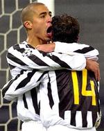 Med to mål bidrog David Trezeguet (tv) til den hidtil største sejr i Champions League, da Juventus besejrede Olympiakos med 7-0.   Foto: AP 