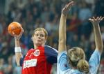 Tonje Larsen og Norge vandt over Slovenien, men var afhængig af Ukraine, der stillede med et reservehold mod Ungarn.   Foto: AP 