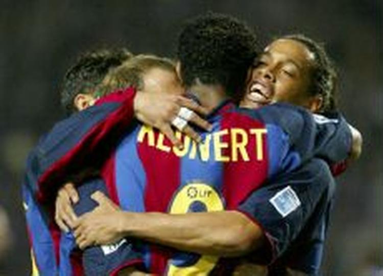 Barcelona-jubel efter Kluiverts mål til 2-1. - Foto: AP 