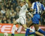 Ronaldo skubber Zidanes perfekte oplæg i mål i første halvlegs sidste sekunder. - Foto: AP 