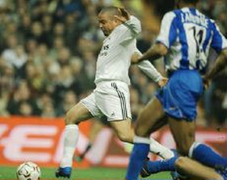 Ronaldo skubber Zidanes perfekte oplæg i mål i første halvlegs sidste sekunder. - Foto: AP 