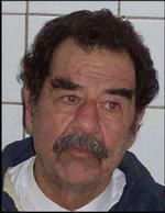 Saddam Hussein fotograferet efter lægeundersøgelse og barbering søndag. - Foto: AP 